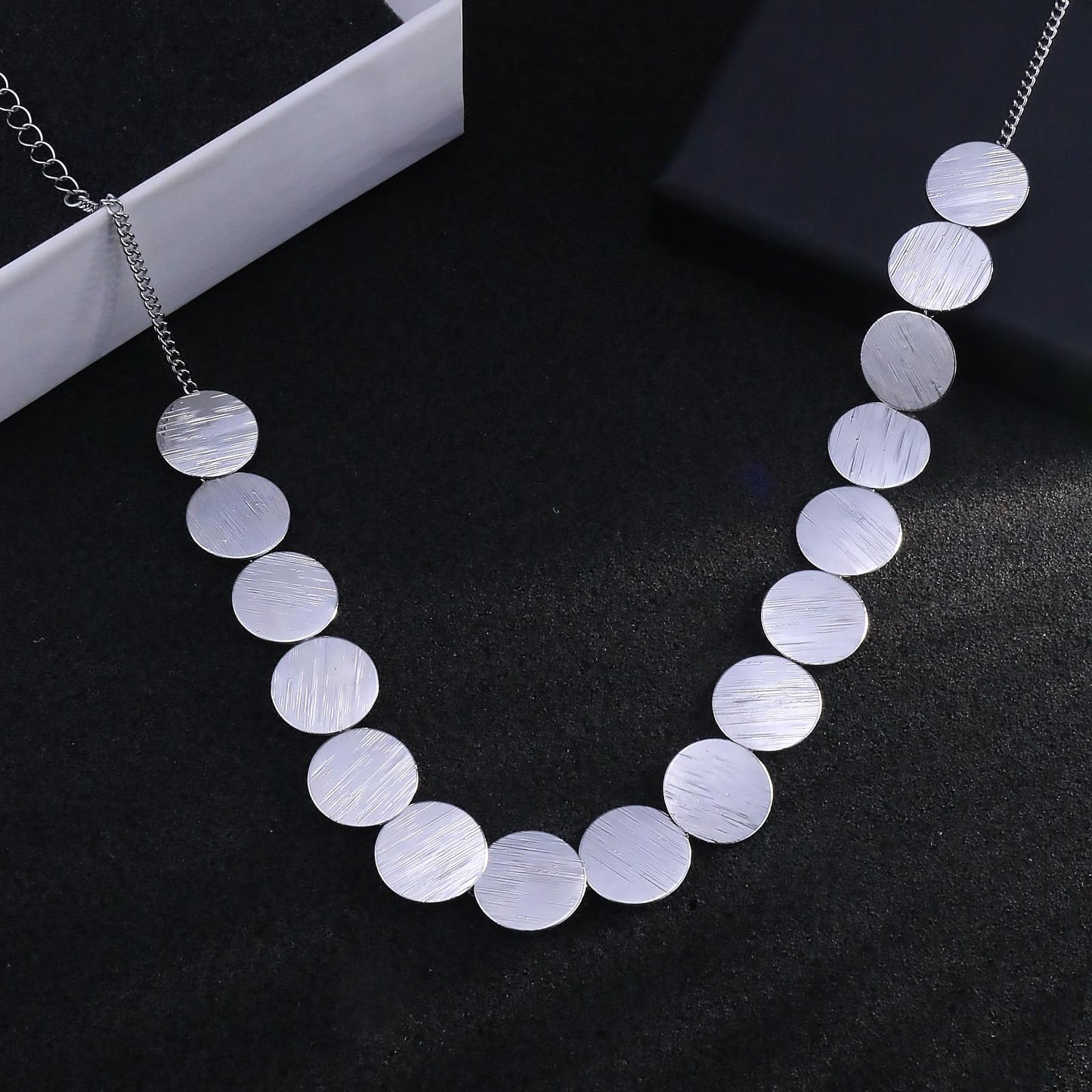 Gold Choker Necklace for Women Chunky Gold Disc Chains Necklace Bold Statement Geometric Round Disc Choker Necklaces Charm Prom Jewelry Accessories