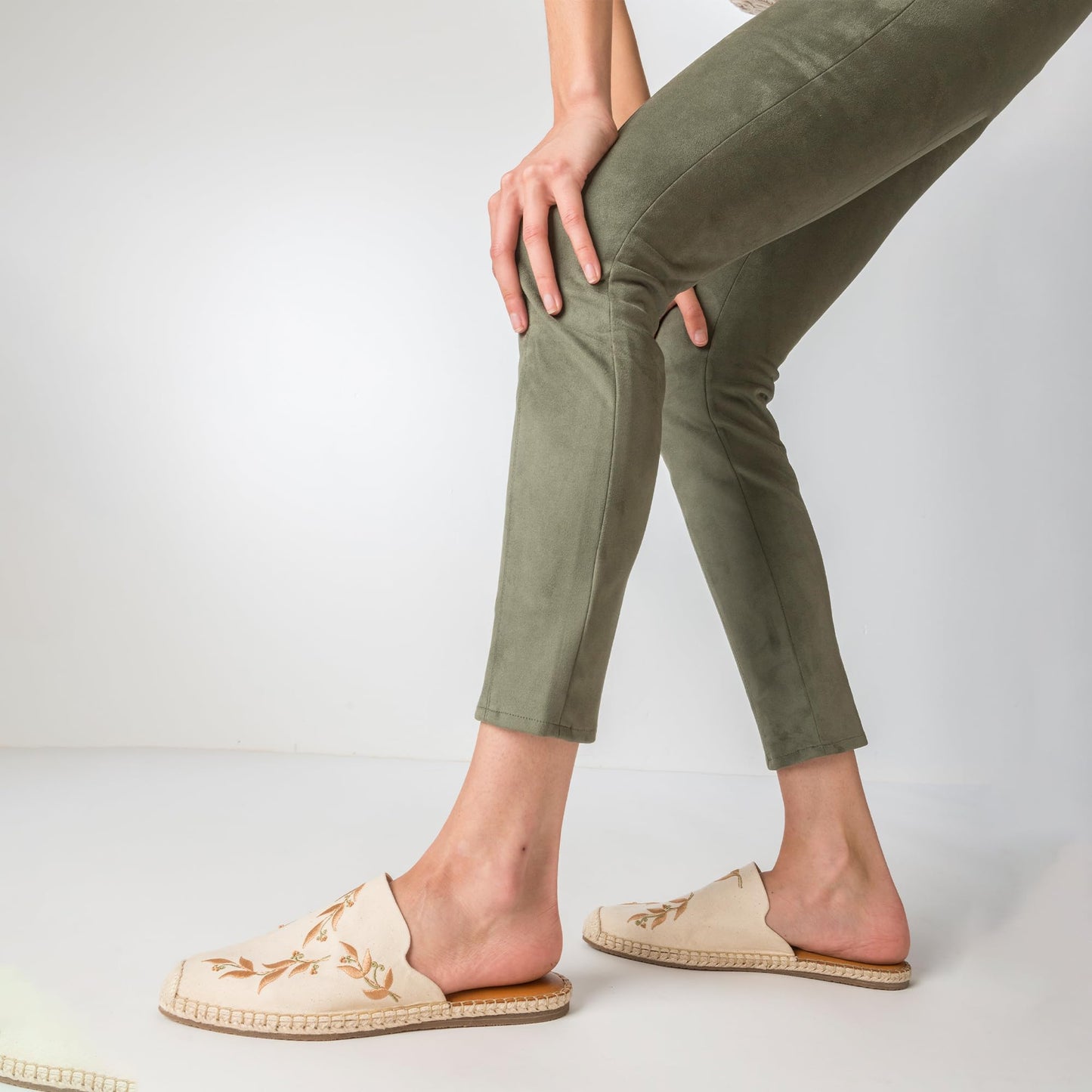 JATAREA Women's Flat Mules | Round Toe Genuine Printed Leather Slip-Ons for Any Summer Outing Shoes